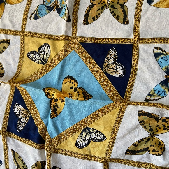Butterfly Patterned Scarf - Picture 3 of 5